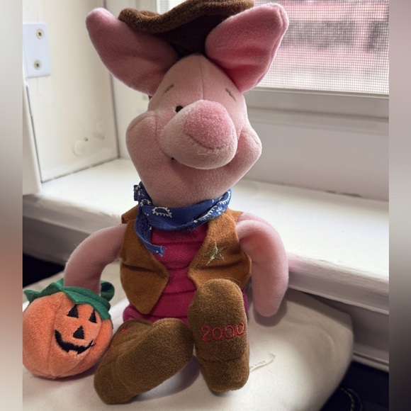🐷🎃 Vintage Disney Cowboy Piglet Plush – Halloween 2000 Edition (8”) 🤠✨ - Picture 11 of 15